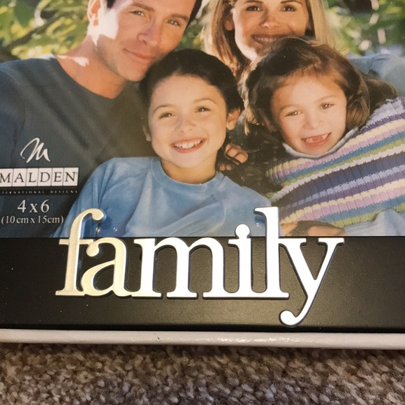 Family picture frame - Picture 2 of 4